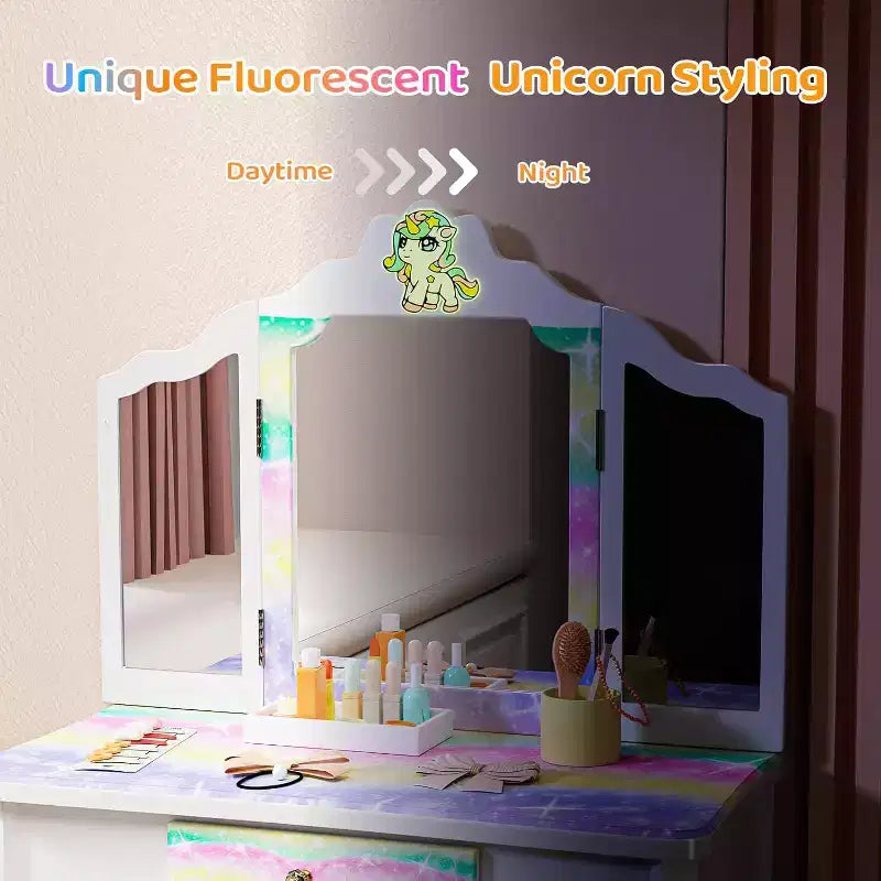 Coiffeuse Licorne Lumineuse JOYMOR pour Enfants, Coiffeuse 2 en 1 pour Tout-Petits, avec Miroir Triple, 1 Tiroir, Ensemble Table et Chaise de Coiffeuse pour Filles, Cadeau d'Anniversaire Parfait
