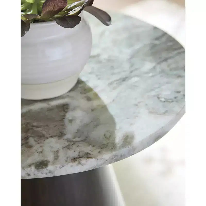 Signature Design by Ashley Table d'appoint Waltnor - Dessus en marbre naturel avec base en bois de manguier, design à matériaux mélangés