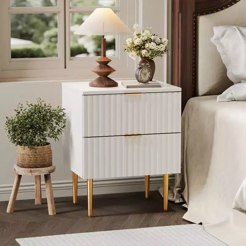 Table de chevet moderne cannelée avec 2 tiroirs, Table d'appoint en bois avec pieds en métal, Table de chevet pour petit espace, Table d'appoint de canapé pour chambre à coucher