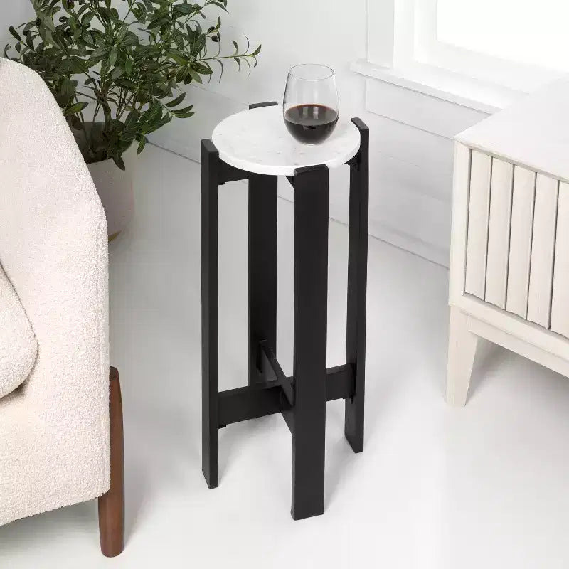 JONATHAN Y Elena Table d'appoint et table de boisson minimalistes en bois structuré avec plateau rond en marbre blanc (24 po)