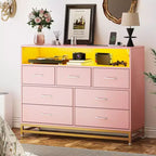 Commode de chambre à 7 tiroirs avec support TV, commode de ferme avec station de recharge et lumières LED, coffre de rangement en bois à 7 tiroirs de 120 cm de large, moderne