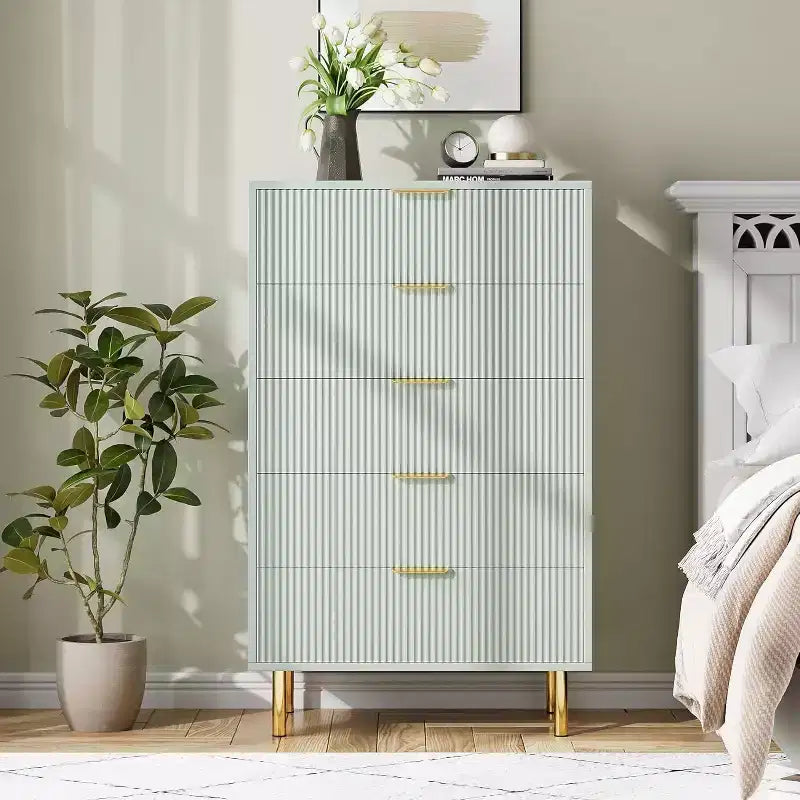 Commode à 5 tiroirs, Organiseur de rangement en bois avec poignées dorées, Commode de style moderne pour chambre à coucher, salon