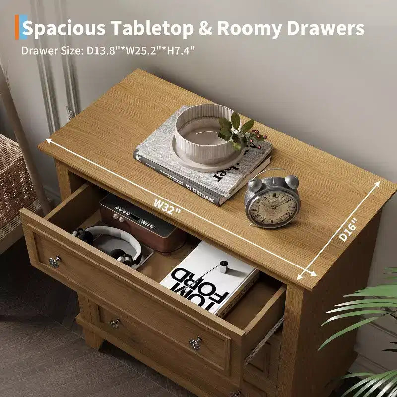 Commode moderne à 3 tiroirs, meuble compact en bois avec poignées métalliques robustes, rangement peu encombrant pour chambre, entrée, couloir