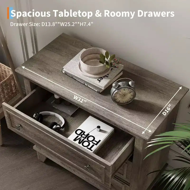 Commode moderne à 3 tiroirs, meuble compact en bois avec poignées métalliques robustes, rangement peu encombrant pour chambre, entrée, couloir
