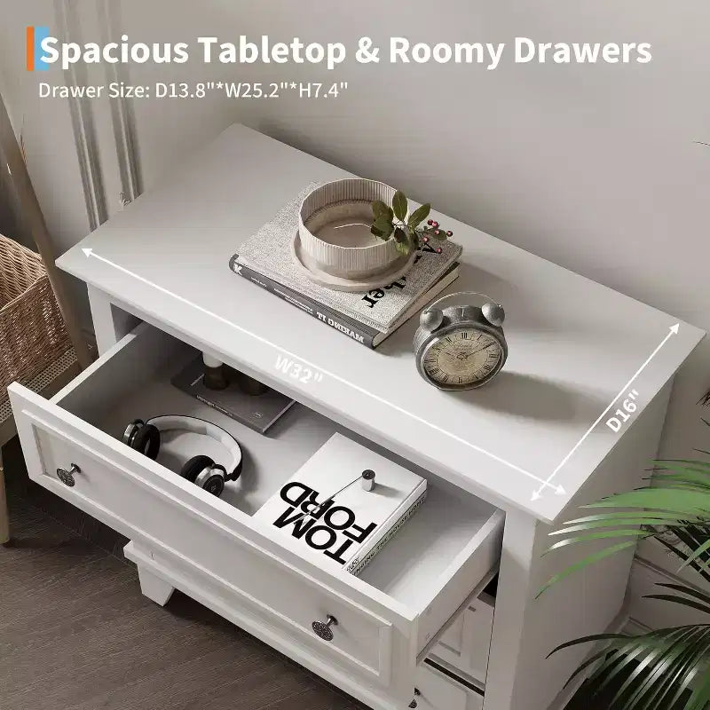 Commode moderne à 3 tiroirs, meuble compact en bois avec poignées métalliques robustes, rangement peu encombrant pour chambre, entrée, couloir
