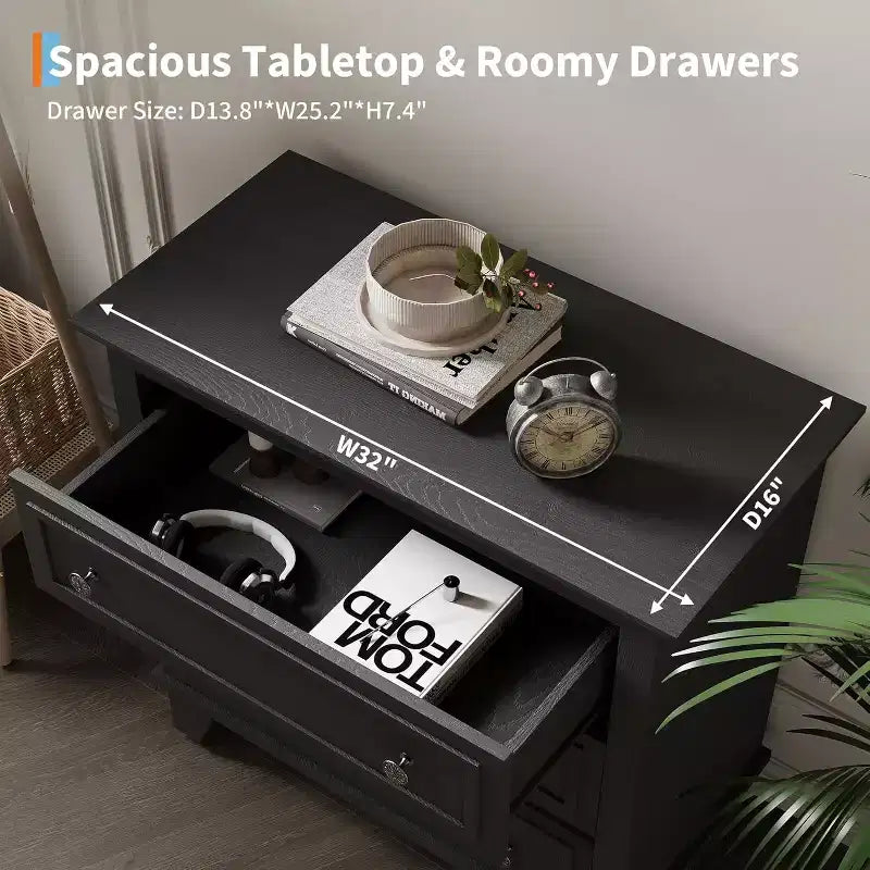 Commode moderne à 3 tiroirs, meuble compact en bois avec poignées métalliques robustes, rangement peu encombrant pour chambre, entrée, couloir