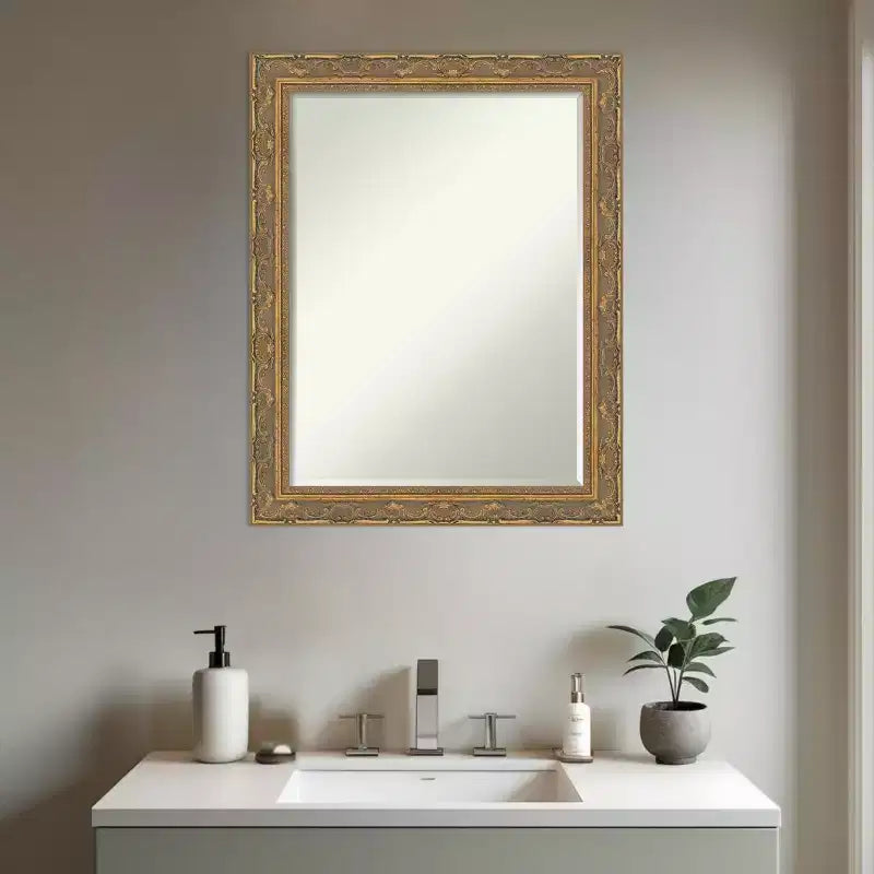 Miroir mural de salle de bain encadré Amanti Art Filigree à biseau d'un demi-pouce