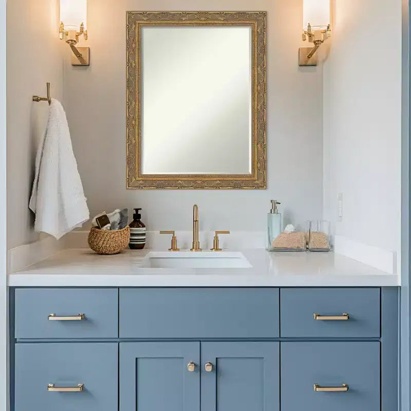 Miroir mural de salle de bain encadré Amanti Art Filigree à biseau d'un demi-pouce