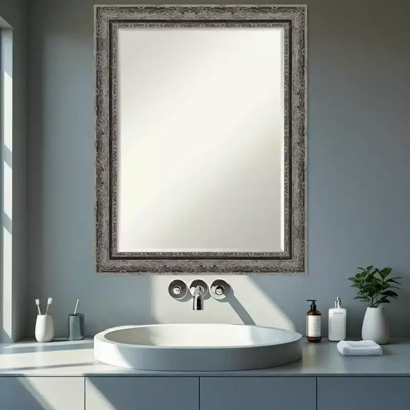 Miroir mural de salle de bain encadré Amanti Art Filigree à biseau d'un demi-pouce