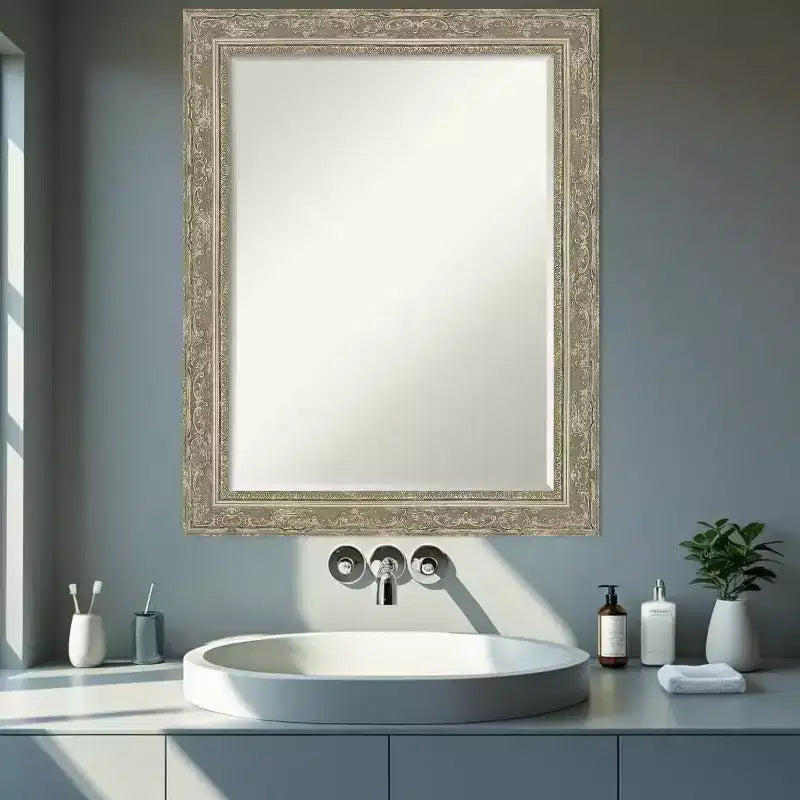Miroir mural de salle de bain encadré Amanti Art Filigree à biseau d'un demi-pouce