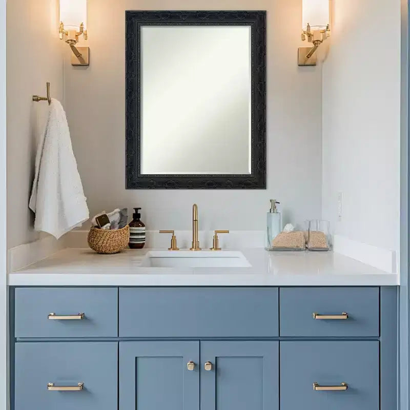 Miroir mural de salle de bain encadré Amanti Art Filigree à biseau d'un demi-pouce