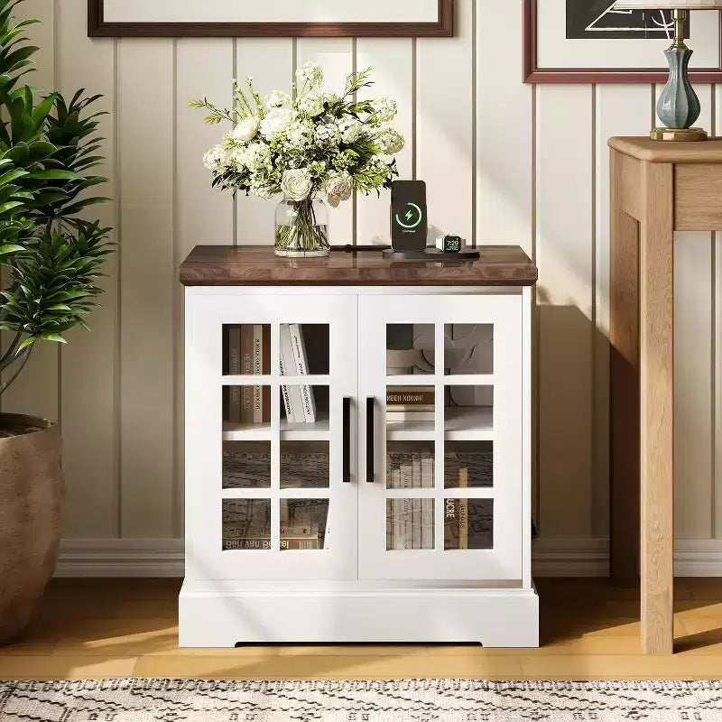 Table de chevet de 61 cm avec station de charge, porte en verre trempé et étagères réglables, table de chevet en bois style ferme