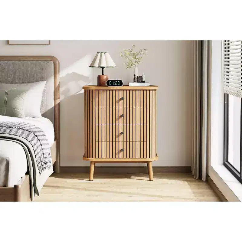 Commode à 4 tiroirs, chiffonnier de chambre à coucher, meuble de rangement, grand espace, commode moderne en osier avec poignées noir mat et pieds en bois