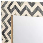 Miroir Mural Résine Bois Verre Cadre Moderne Chevron 24x1x36 Pouces Gris Blanc Accent Décoratif pour Maison Bureau Chambre Salon