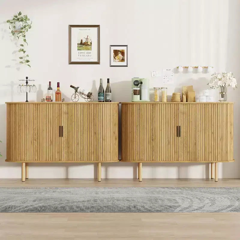 GustoWave 47 Buffet bas cannelé avec portes coulissantes, Meuble de rangement d'appoint moderne en bois avec étagères réglables