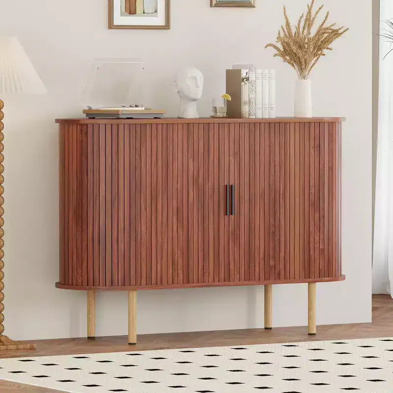 GustoWave 47 Buffet bas cannelé avec portes coulissantes, Meuble de rangement d'appoint moderne en bois avec étagères réglables