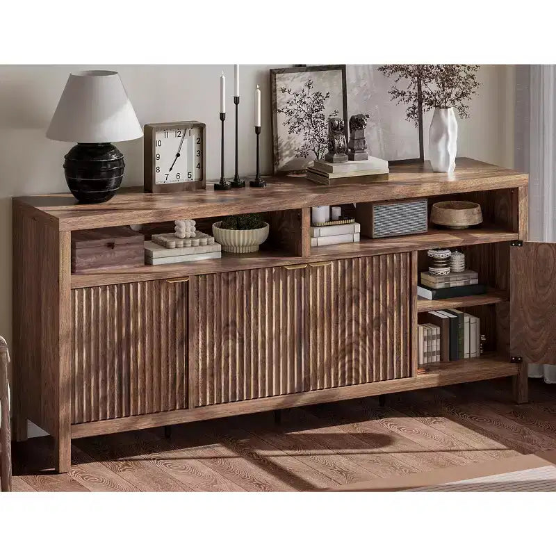 GustoWave Buffet de salle à manger 65,8 po avec porte cannelée, Armoire de rangement de cuisine moderne avec porte cannelée, Texture bois élégante