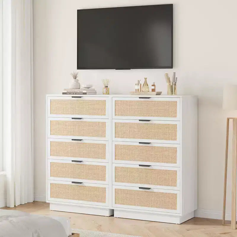 Commode à 5 tiroirs en rotin, 118,6 cm de haut, blanc antique, 5 tiroirs de rangement avec poignées métalliques et base en bois robuste pour chambre, salon, chambre d'enfant