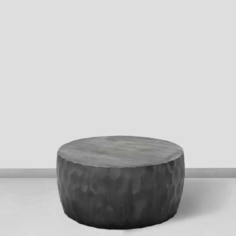 Table basse Royal Hampton Val de 34 pouces en manguier sculpté à la main, forme de tambour rond martelé, nid d'abeille,