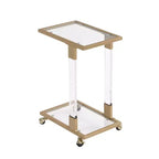 Table d'appoint moderne en verre Okak avec pieds en acrylique, table en forme de C avec base en métal chromé, tables de service pour salon, chambre, balcon