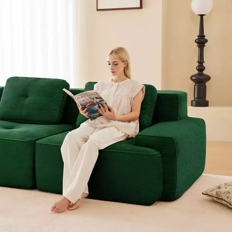Canapé modulable moderne touffeté Okak avec oreillers, canapé profond pour salon, appartement, chambre d'amis
