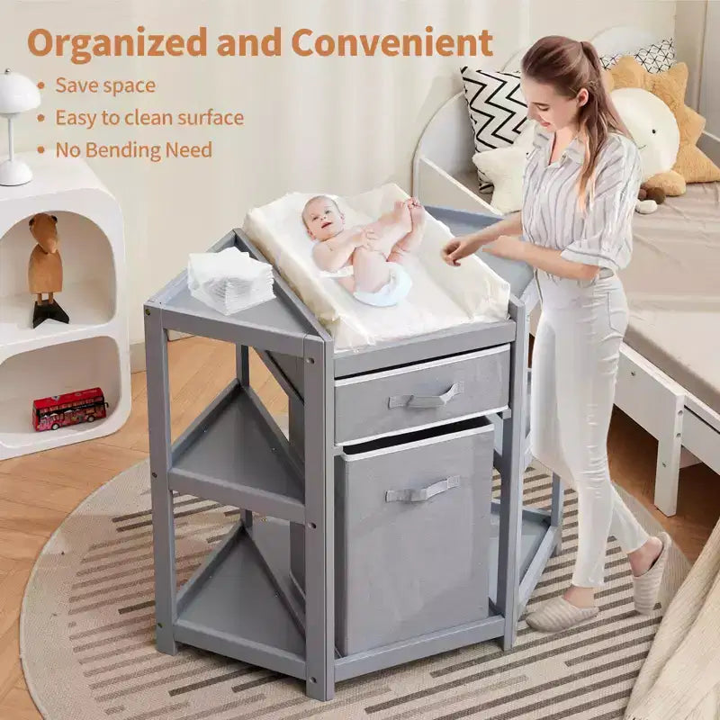 Table à langer d'angle Baby Corner grise avec tiroir de rangement, matelas à langer et panier à linge pour l'organisation de la chambre de bébé