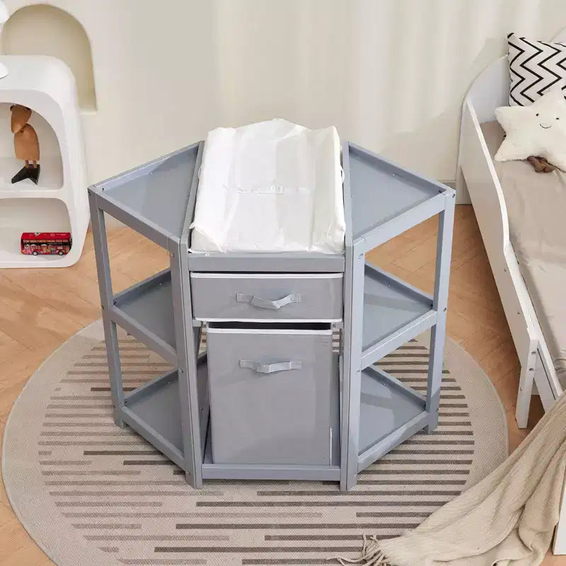 Table à langer d'angle Baby Corner grise avec tiroir de rangement, matelas à langer et panier à linge pour l'organisation de la chambre de bébé