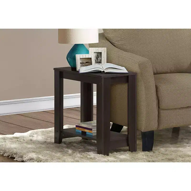 Table d'appoint moderne Okak avec pieds en boucle, table d'extrémité avec étagère de rangement inférieure et plateau épais, table de canapé pour salon
