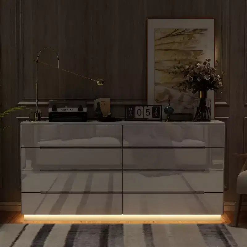 Commode moderne Famapy à 8 tiroirs avec éclairage de base LED, finition brillante et polyvalence multi-pièces, Meuble de rangement, Organisateur élégant pour la maison