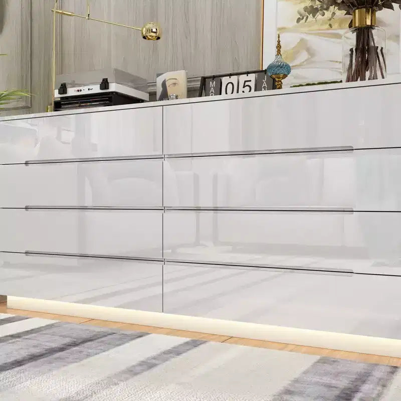 Commode moderne Famapy à 8 tiroirs avec éclairage de base LED, finition brillante et polyvalence multi-pièces, Meuble de rangement, Organisateur élégant pour la maison