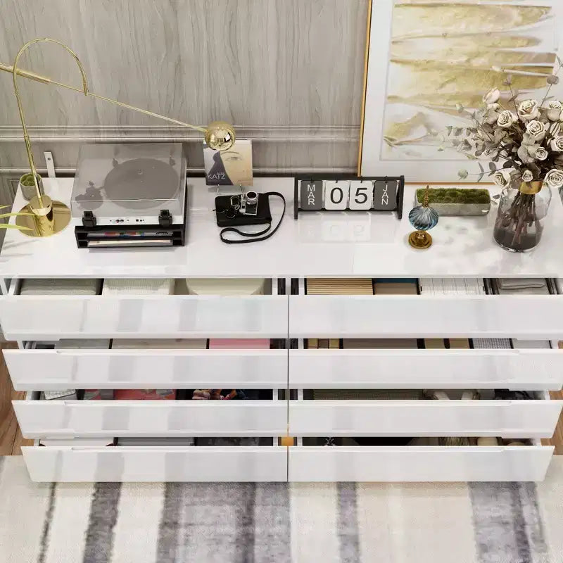 Commode moderne Famapy à 8 tiroirs avec éclairage de base LED, finition brillante et polyvalence multi-pièces, Meuble de rangement, Organisateur élégant pour la maison