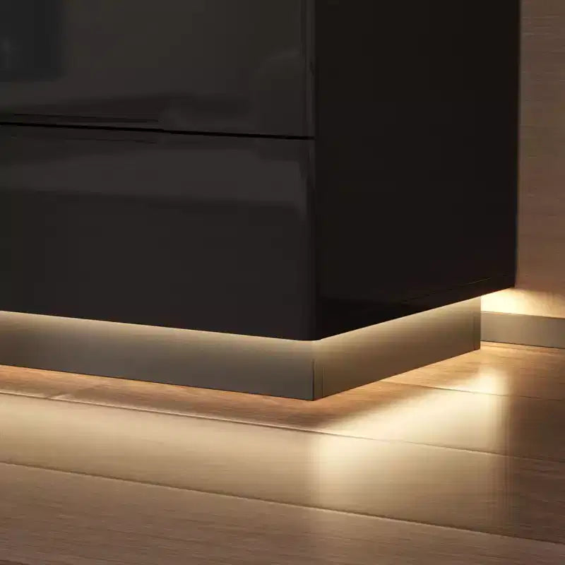 Commode moderne Famapy à 8 tiroirs avec éclairage de base LED, finition brillante et polyvalence multi-pièces, Meuble de rangement, Organisateur élégant pour la maison