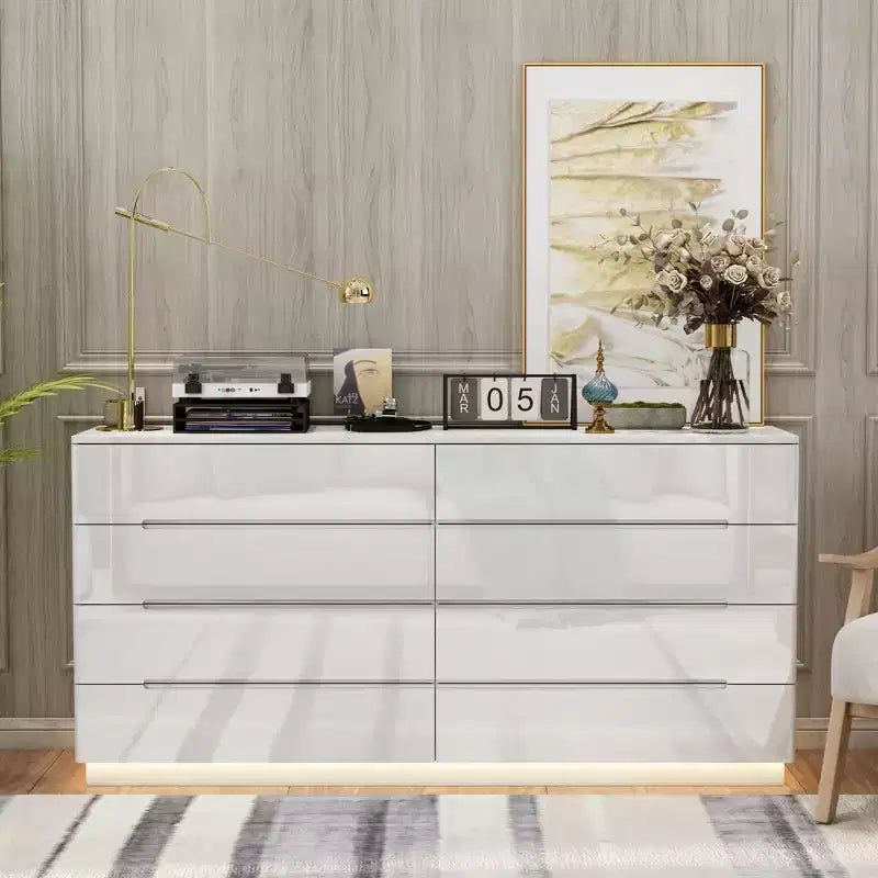 Commode moderne Famapy à 8 tiroirs avec éclairage de base LED, finition brillante et polyvalence multi-pièces, Meuble de rangement, Organisateur élégant pour la maison