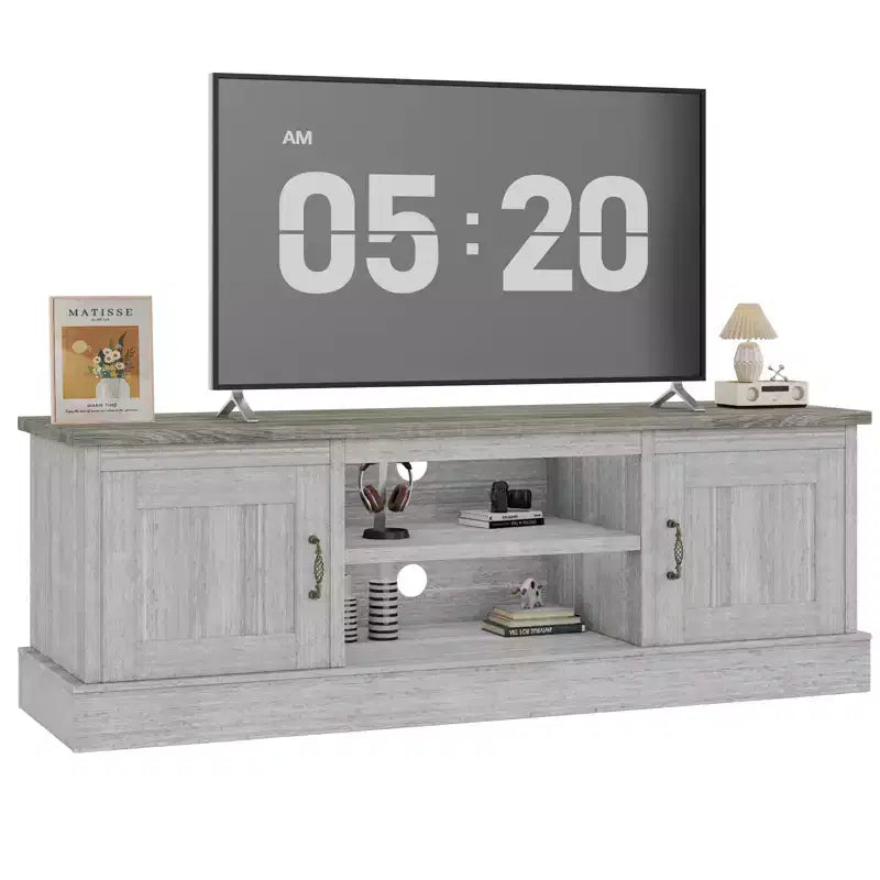 Meuble TV de style ferme avec rangement, console média moderne avec finition grain de bois rustique, convient aux salons et bureaux à domicile.