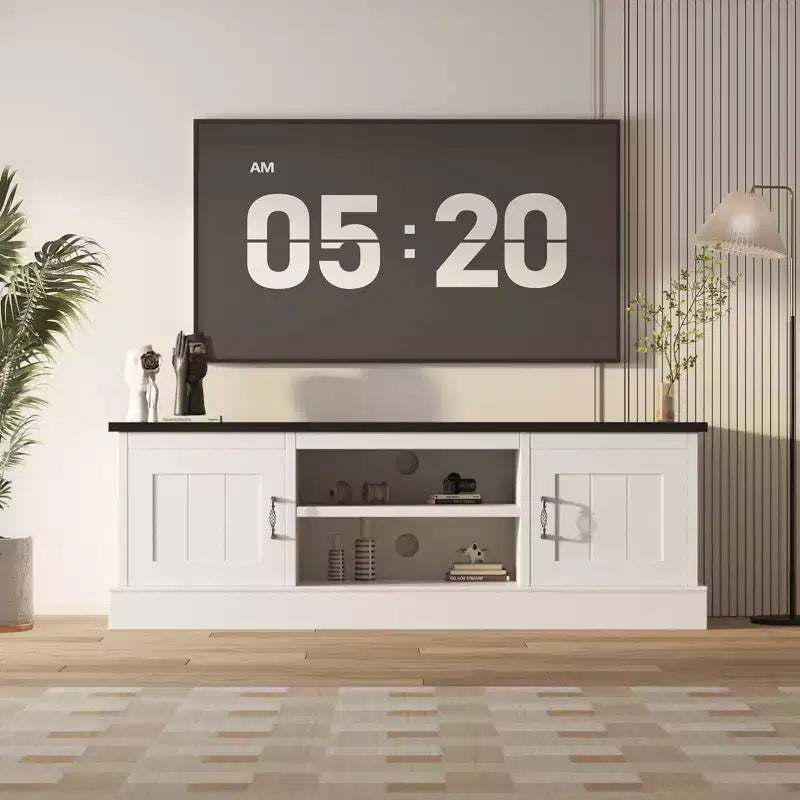 Meuble TV de style ferme avec rangement, console média moderne avec finition grain de bois rustique, convient aux salons et bureaux à domicile.