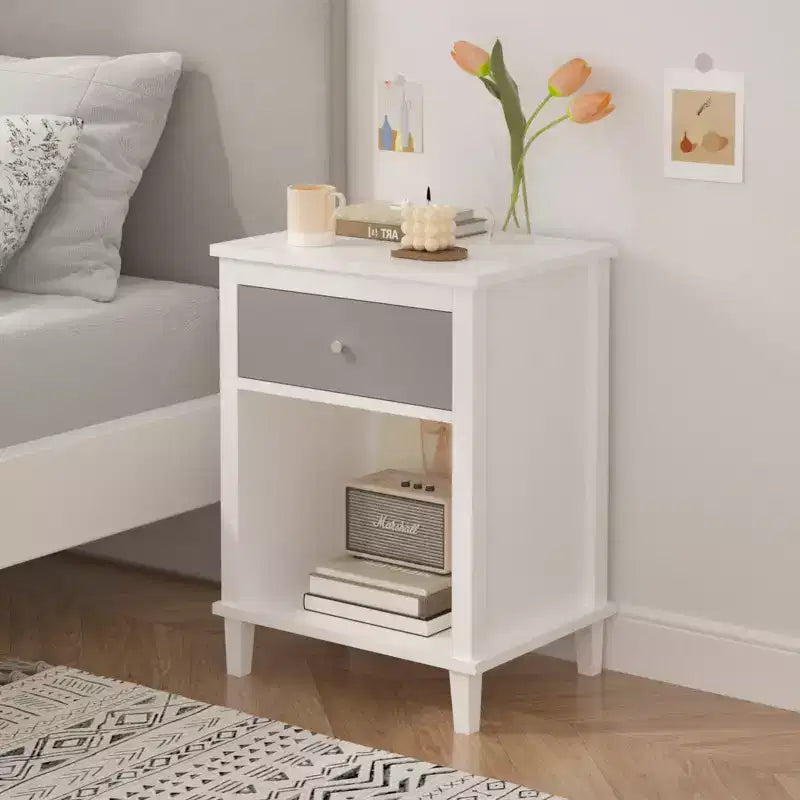 Table de chevet en bois Whisen 68 cm H avec un tiroir et une étagère pour enfants et adultes