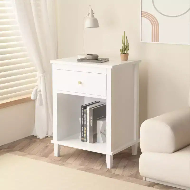 Table de chevet en bois Whisen 68 cm H avec un tiroir et une étagère pour enfants et adultes