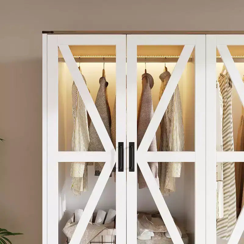 Armoire de chambre Famapy de style ferme, blanche, à 4 portes, avec éclairage LED et tiroirs de rangement