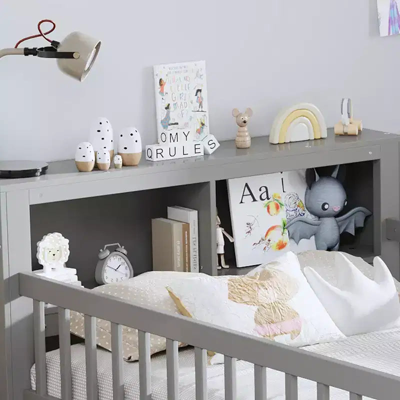 Lit jumeau avec tête de lit de rangement, 2 tiroirs sous le lit et barrières de sécurité, Gris
