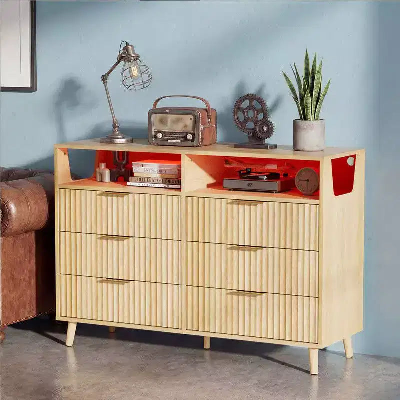Commode Karl Home à 6 tiroirs avec panneau cannelé et éclairage LED RVB de 119 cm de large