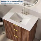 Meuble-lavabo de salle de bain moderne cannelé avec lavabo en céramique intégré, armoire de rangement autoportante avec 3 tiroirs pour salle de bain contemporaine.