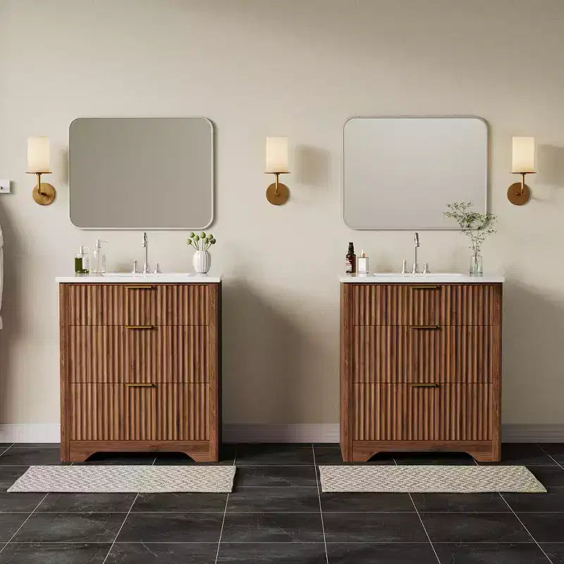 Meuble-lavabo de salle de bain moderne cannelé avec lavabo en céramique intégré, armoire de rangement autoportante avec 3 tiroirs pour salle de bain contemporaine.