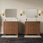 Meuble-lavabo de salle de bain moderne cannelé avec lavabo en céramique intégré, armoire de rangement autoportante avec 3 tiroirs pour salle de bain contemporaine.
