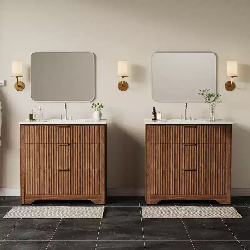 Meuble-lavabo de salle de bain moderne cannelé avec lavabo en céramique intégré, armoire de rangement autoportante avec 3 tiroirs pour salle de bain contemporaine.