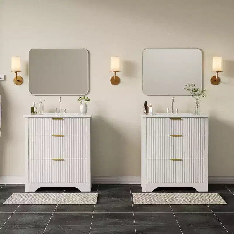 Meuble-lavabo de salle de bain moderne cannelé avec lavabo en céramique intégré, armoire de rangement autoportante avec 3 tiroirs pour salle de bain contemporaine.