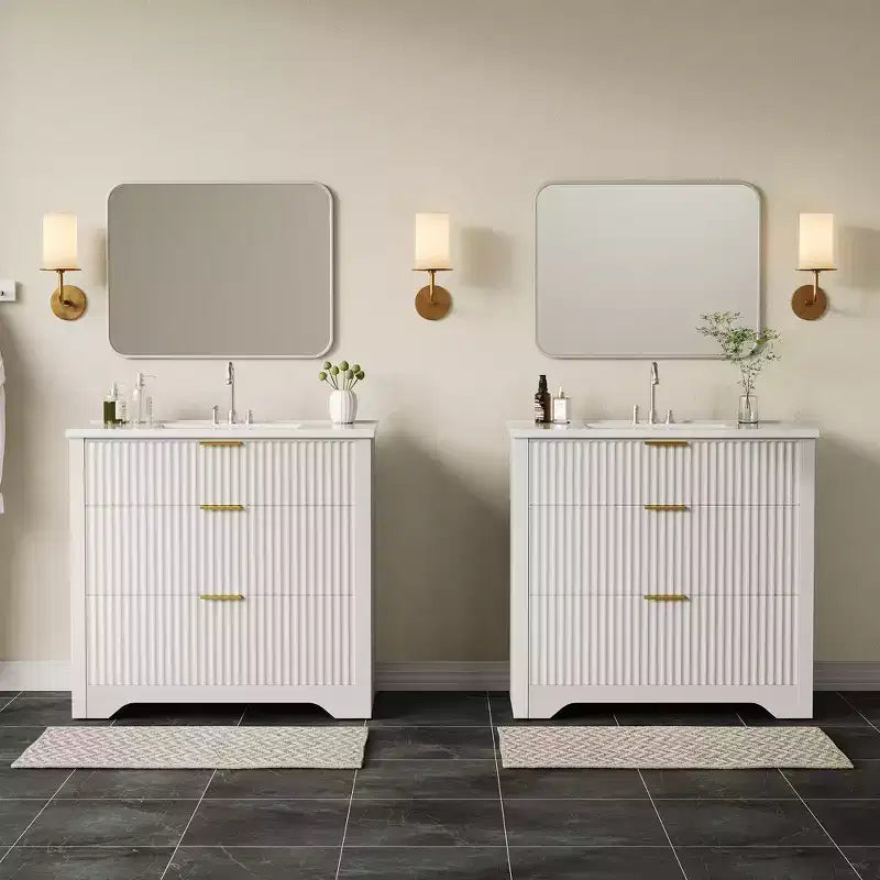 Meuble-lavabo de salle de bain moderne cannelé avec lavabo en céramique intégré, armoire de rangement autoportante avec 3 tiroirs pour salle de bain contemporaine.