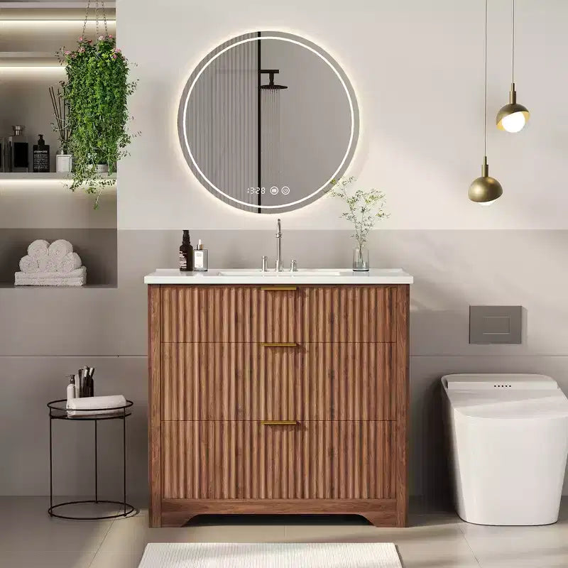 Meuble-lavabo de salle de bain moderne cannelé avec lavabo en céramique intégré, armoire de rangement autoportante avec 3 tiroirs pour salle de bain contemporaine.
