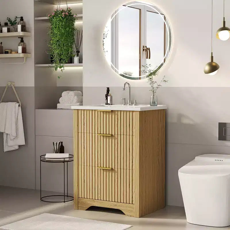 Meuble-lavabo de salle de bain moderne cannelé avec lavabo en céramique intégré, armoire de rangement autoportante avec 3 tiroirs pour salle de bain contemporaine.