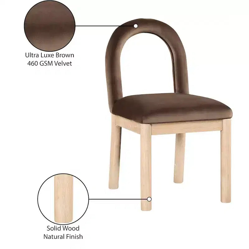 Chaise de salle à manger Meridian Furniture Conrad en velours marron