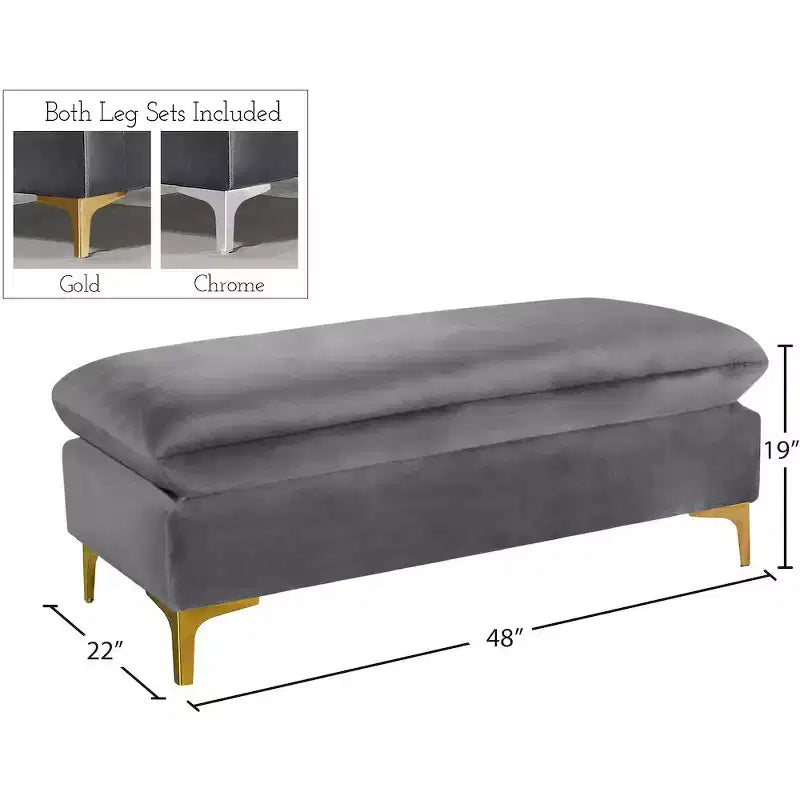 Pouf en velours Naomi de Meridian Furniture